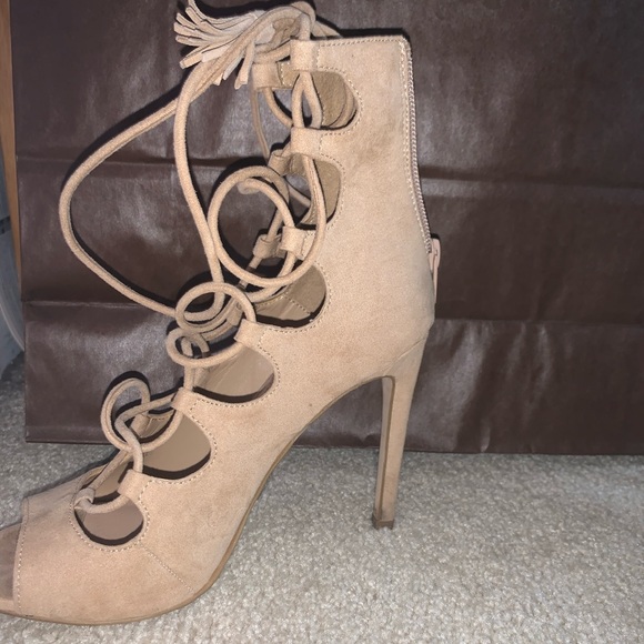 Heels - Picture 3 of 4